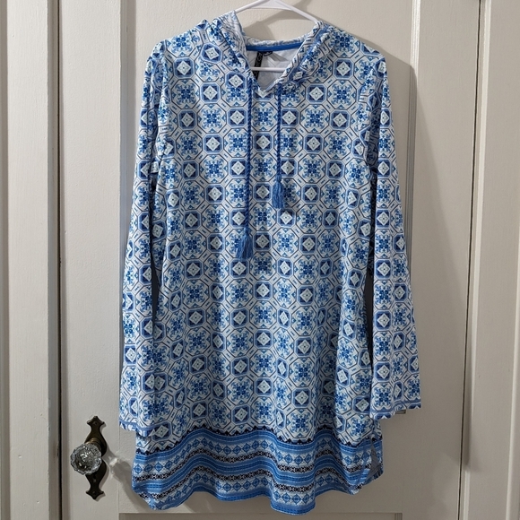 Aqua Et Sol Tops - Aqua Et Sol Blue & White Hooded Patterned Top
